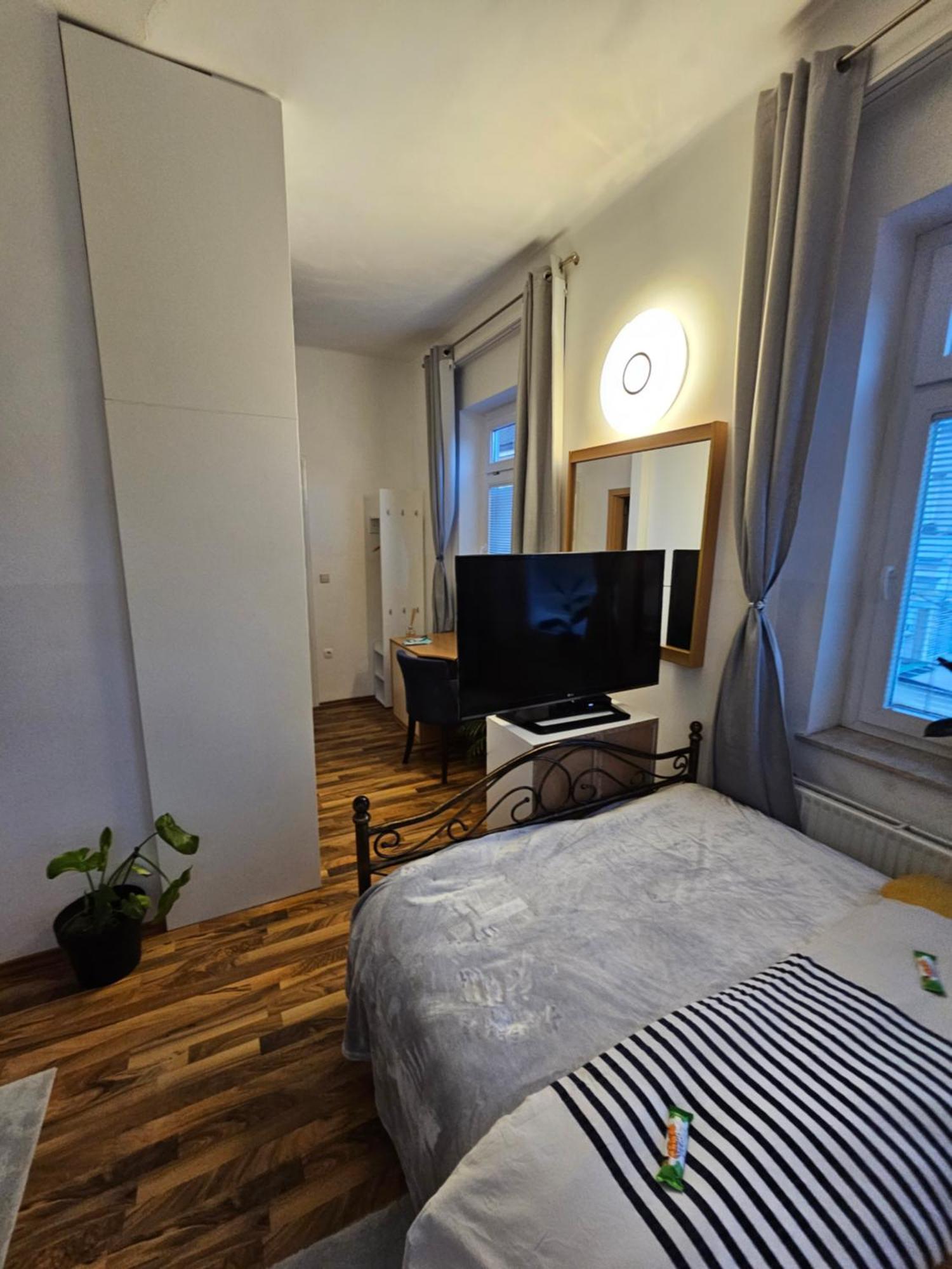 Soba 4 V Pekrski Apartment *